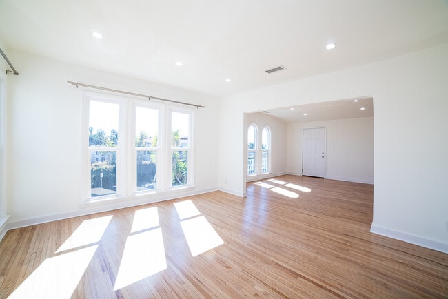 property at 5065 Edgewood Pl