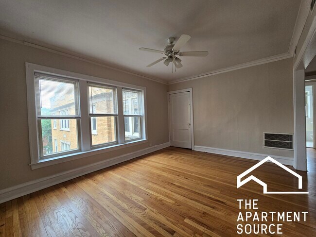 property at 1963 W Foster Ave