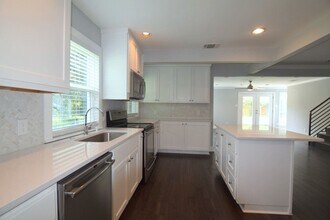 7513 Carriage Dr in Austin, TX - Building Photo - Building Photo