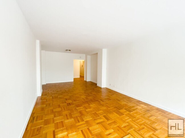 EAST 55 STREET, Unit 7B in New York, NY - Building Photo - Building Photo