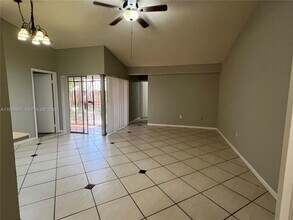 809 NE 214th Ln in Miami, FL - Building Photo - Building Photo