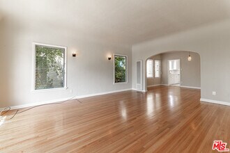 6101 Alcott St in Los Angeles, CA - Foto de edificio - Building Photo