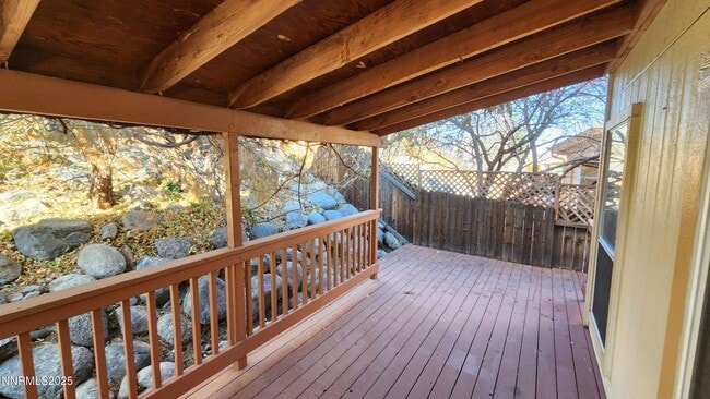943 Edgecliff Dr in Reno, NV - Building Photo - Building Photo