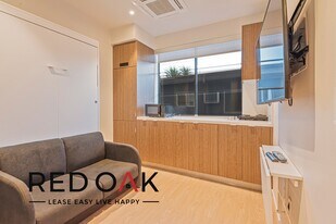 11649 Mayfield Ave in Los Angeles, CA - Building Photo