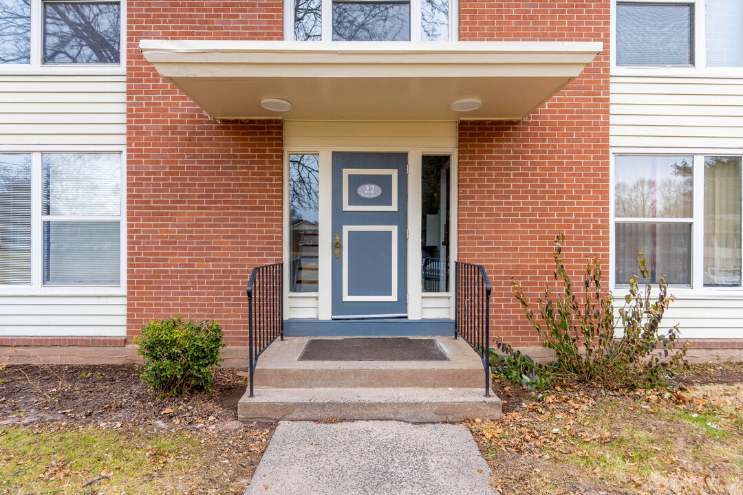 Manor House Apartments in Bloomfield, CT - Foto de edificio