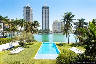 4745 Pine Tree Dr in Miami Beach, FL - Building Photo - Building Photo