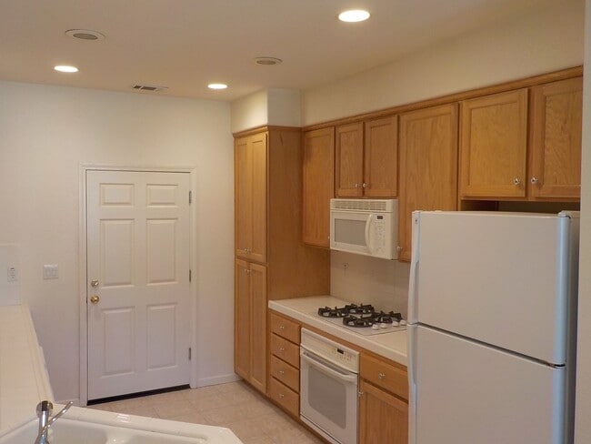 6391 Sussex Ct in Dublin, CA - Building Photo - Building Photo