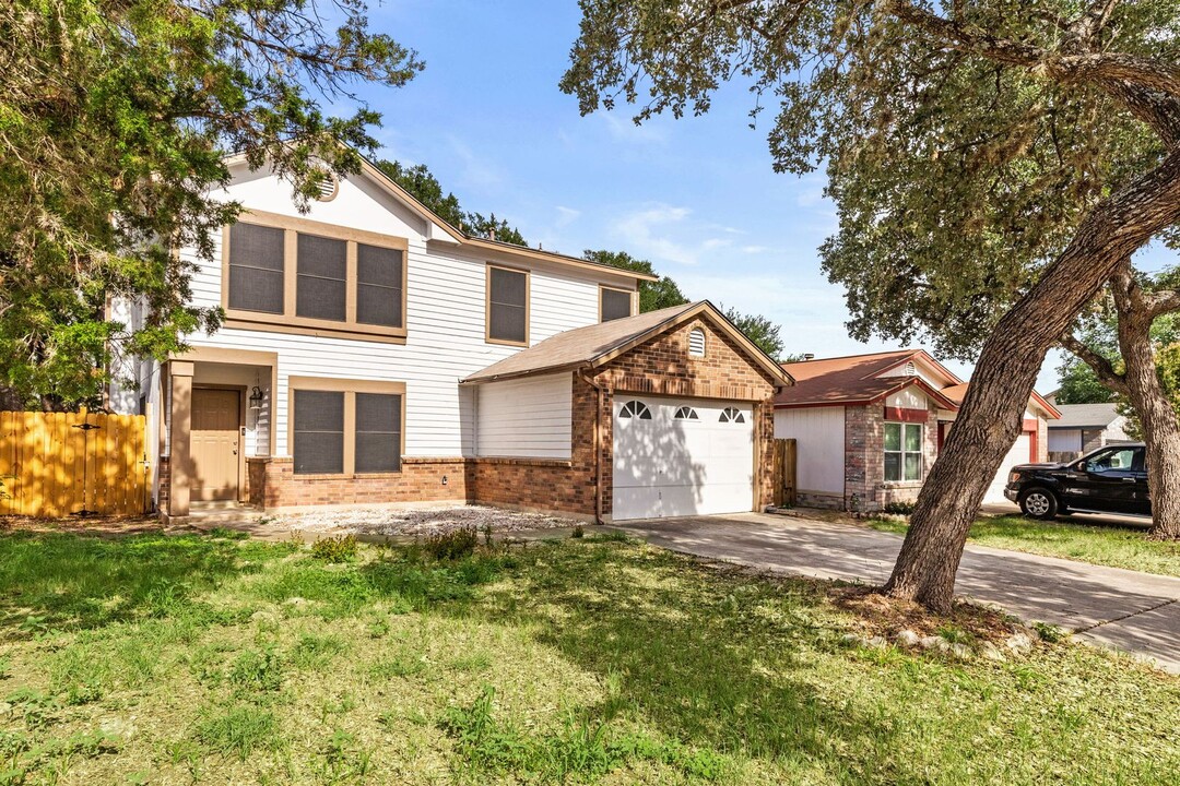 13042 Maple Park Dr in San Antonio, TX - Building Photo