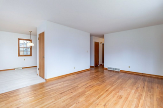 2356 Hawthorne Ct in Bettendorf, IA - Building Photo - Building Photo