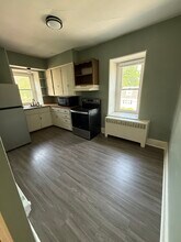 300 S Main St, Unit #3 in Spring City, PA - Building Photo - Building Photo