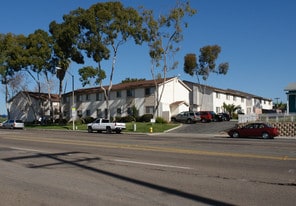 James Place Apartments in Chula Vista, CA - Building Photo
