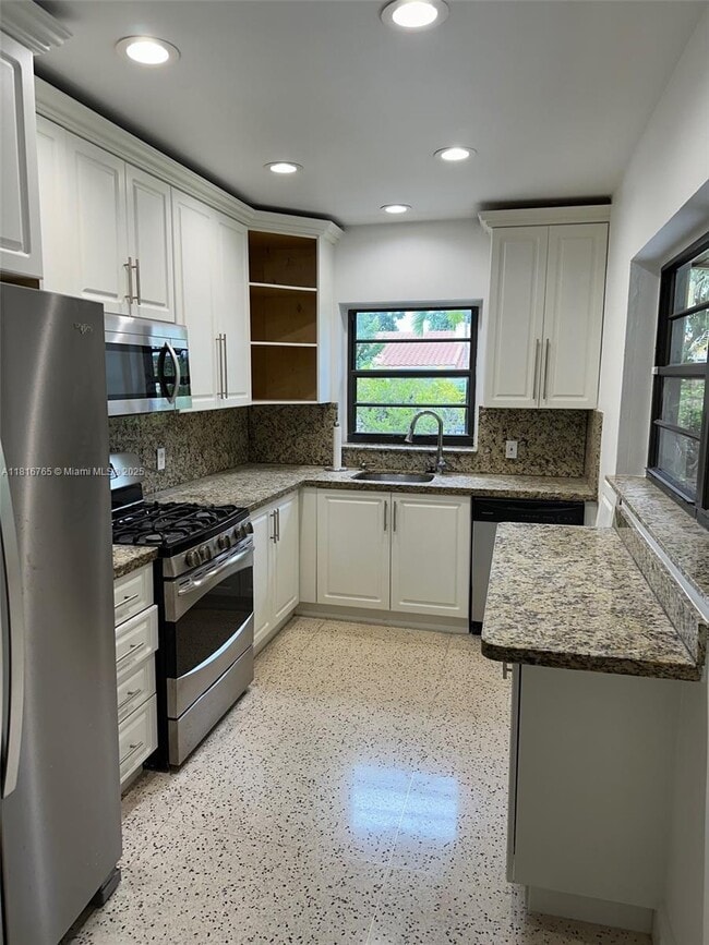 1685 SW 15th St in Miami, FL - Building Photo - Building Photo