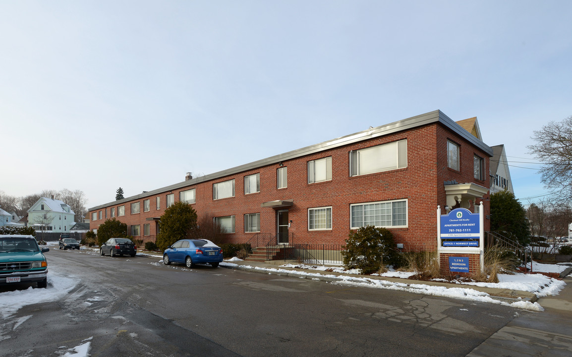 George Court Apartments in Norwood, MA - Foto de edificio