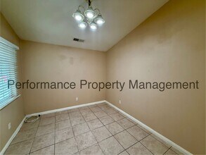 7217 Silver Spray Ave in Bakersfield, CA - Building Photo - Building Photo