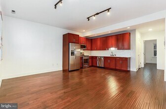 329 S 12th St in Philadelphia, PA - Building Photo - Building Photo