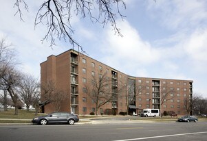 Elliott Manor Apartments