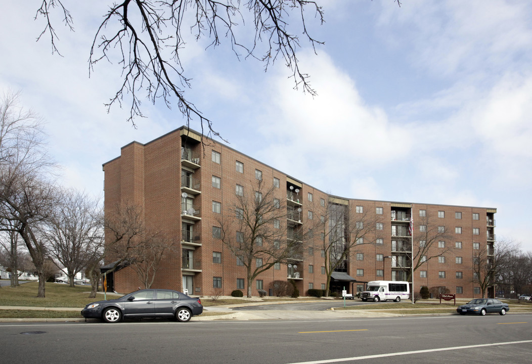 Elliott Manor in Morris, IL - Building Photo