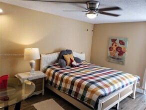 3101 N Country Club Dr in Aventura, FL - Building Photo - Building Photo
