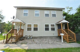 11 Middle St in Goshen, NY - Building Photo