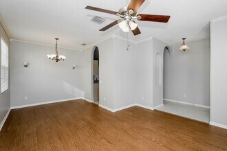 1231 Loretto Cir in Odessa, FL - Foto de edificio - Building Photo