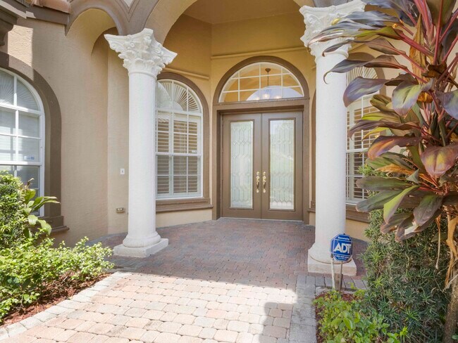8854 Via Brilliante in Wellington, FL - Foto de edificio - Building Photo