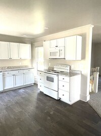 1304 S Main St photo'