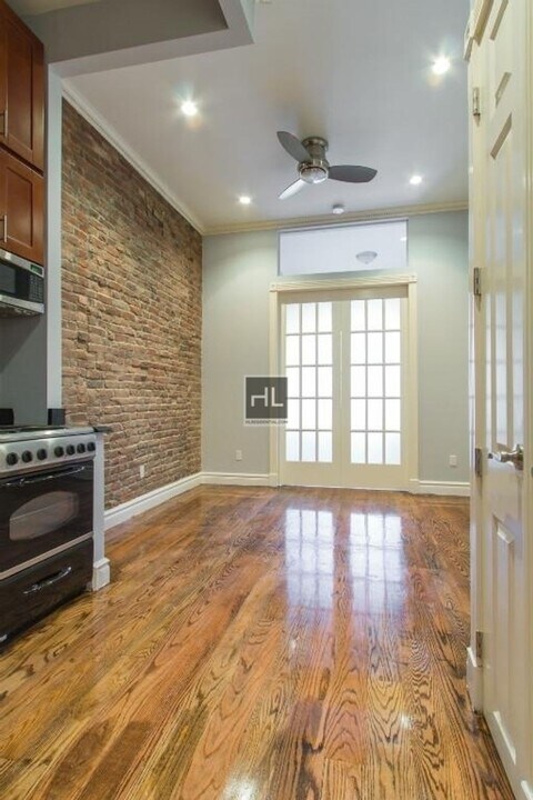 W 14TH ST., Unit 2D in New York, NY - Foto de edificio