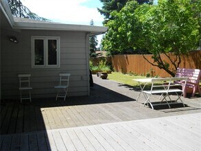 760 S 27th St in Renton, WA - Building Photo - Building Photo