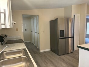 10536 Bay Hills Cir in Thonotosassa, FL - Foto de edificio - Building Photo