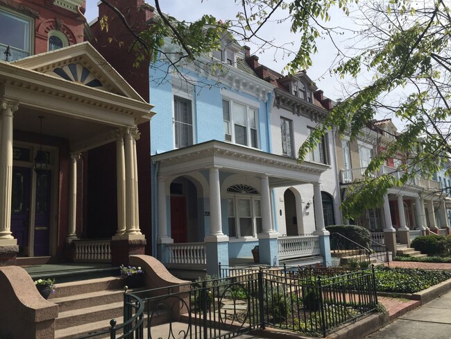 2420 Grove Ave in Richmond, VA - Building Photo - Building Photo