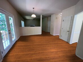 417 Oakhall Dr in Holly Springs, NC - Building Photo - Building Photo