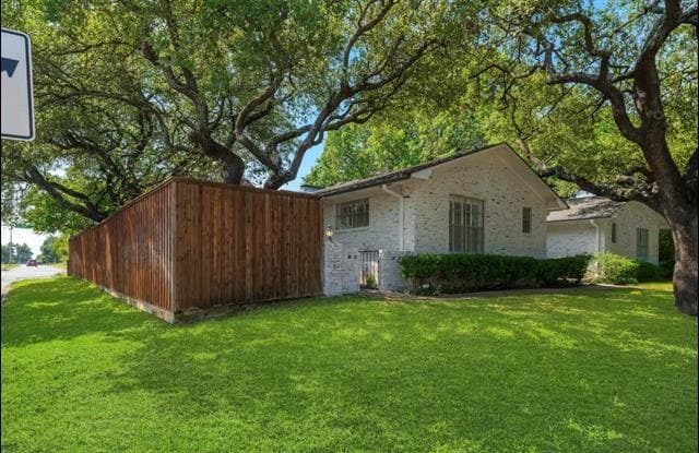 9003 Villa Park Cir in Dallas, TX - Building Photo - Building Photo