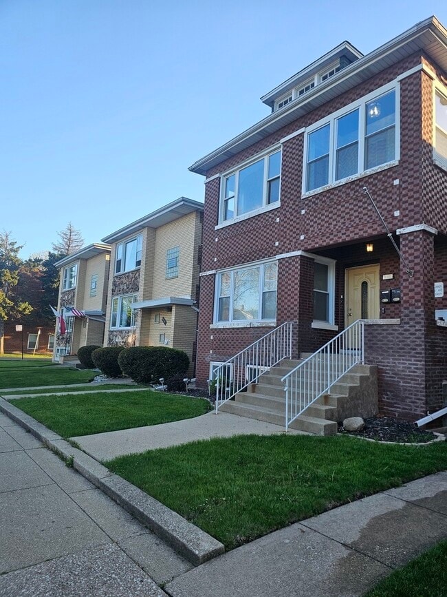 property at 6152 S Kolin Ave