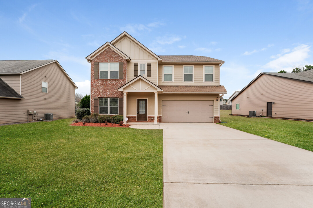 9209 Altridge Dr in Locust Grove, GA - Foto de edificio