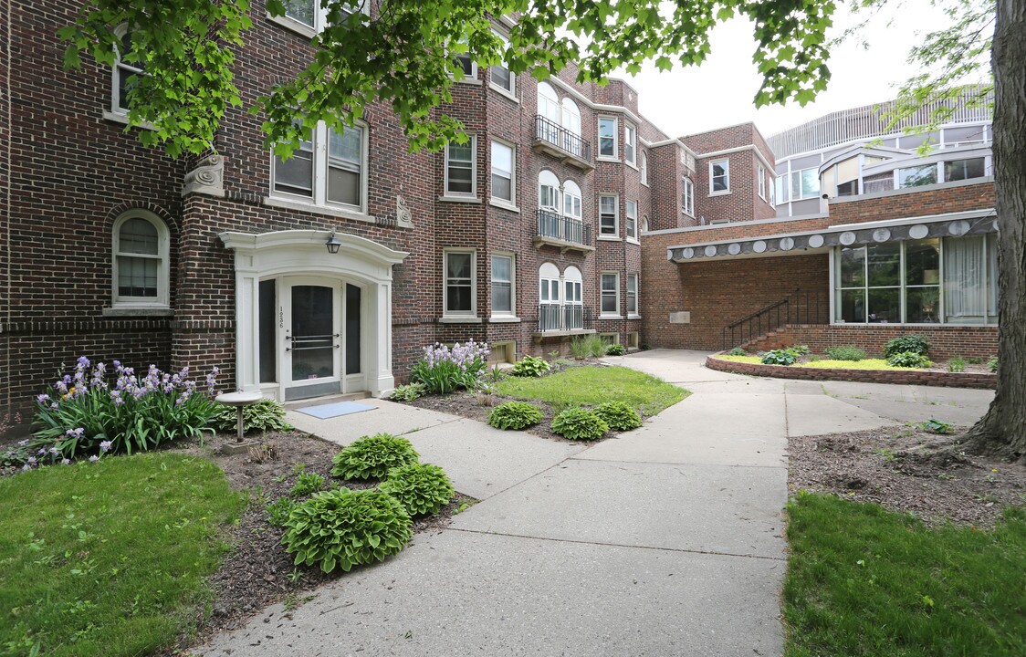 1233 Marshall / 1222-36 Cass in Milwaukee, WI - Building Photo