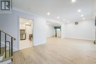 20 Rossander Ct in Toronto, ON - Building Photo - Building Photo