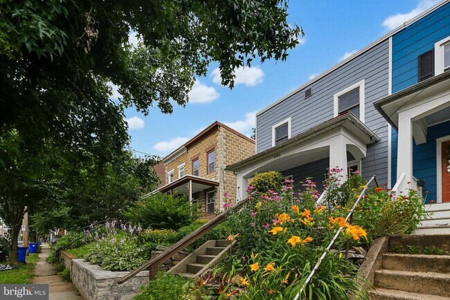 property at 225 W 5th St