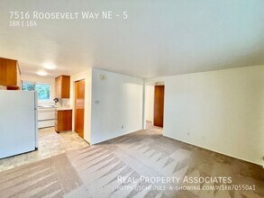 7516 Roosevelt Way NE in Seattle, WA - Building Photo - Building Photo