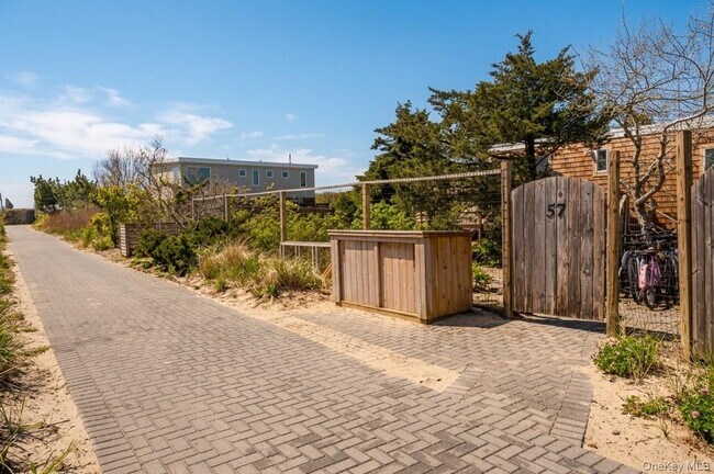 57 Juniper Ave in Ocean Beach, NY - Building Photo - Building Photo