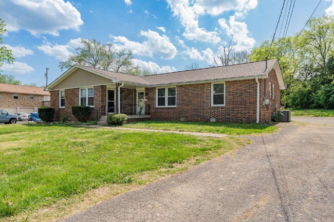 282 Southburn Dr in Hendersonville, TN - Building Photo - Building Photo