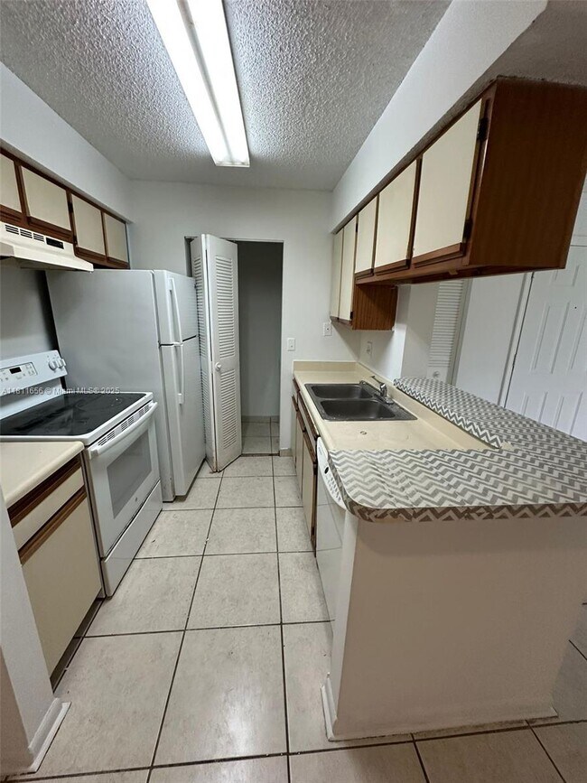 1237 SW 46th Ave