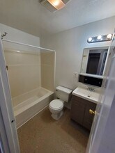 576 Hill St SE in Albany, OR - Building Photo - Building Photo