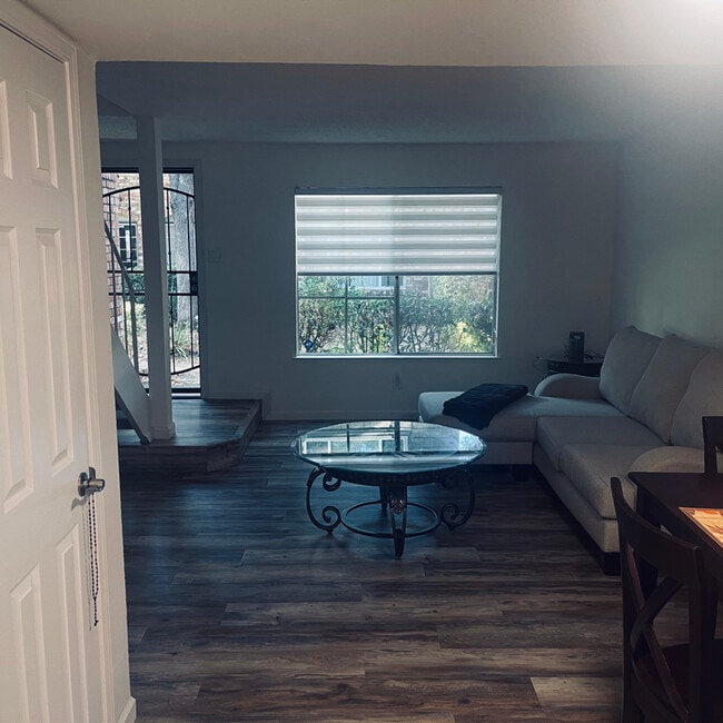 1990 Benita Dr in Rancho Cordova, CA - Foto de edificio - Building Photo