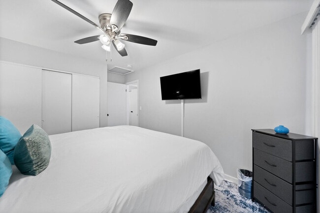 334 W Central Ave, Unit SI ID1285033P in Lombard, IL - Foto de edificio - Building Photo