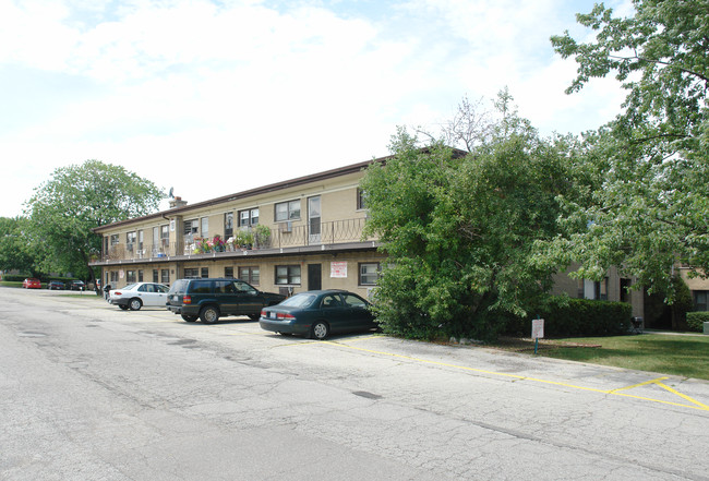 19 King Arthur Ct in Melrose Park, IL - Foto de edificio - Building Photo