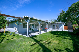 45422 Raysack Ave in Lancaster, CA - Foto de edificio - Building Photo