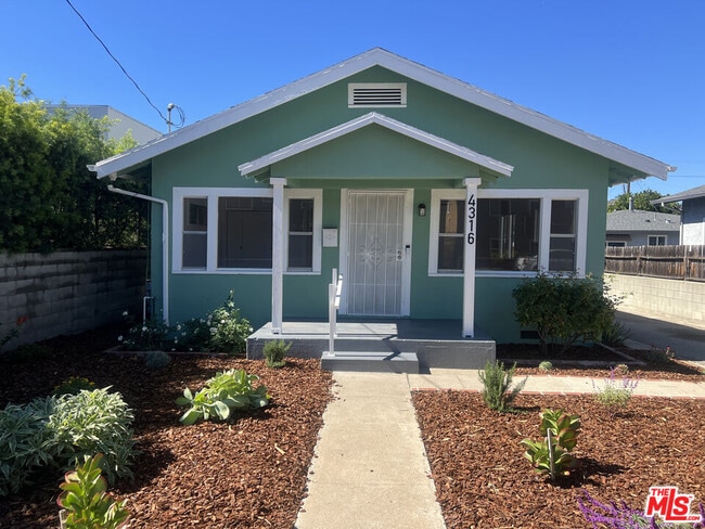 property at 4316 Perlita Ave