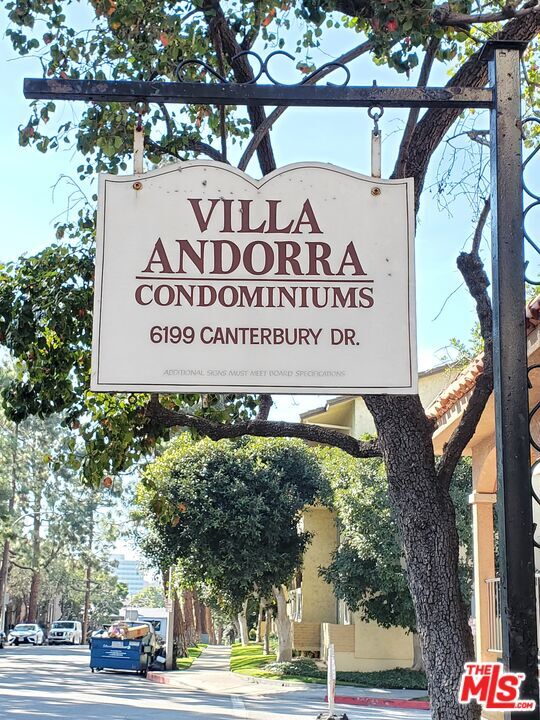 6199 Canterbury Dr in Culver City, CA - Foto de edificio - Building Photo