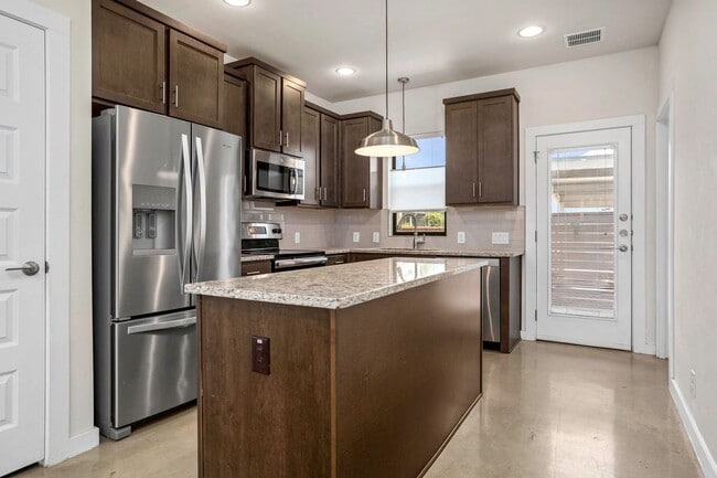 623 Burleson St in San Antonio, TX - Building Photo - Building Photo