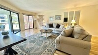 6979 Winkler Rd in Ft. Myers, FL - Foto de edificio - Building Photo